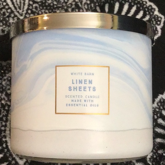 Bath & Body Works Other - Bath and body works linen sheets candle
